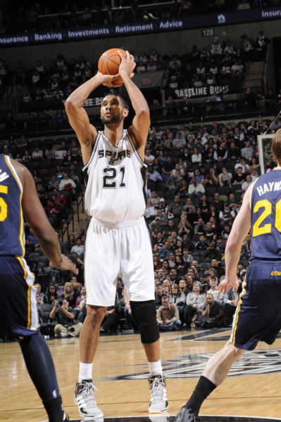 球迷看得手心冒汗（心跳时刻，球迷直捏一把汗）