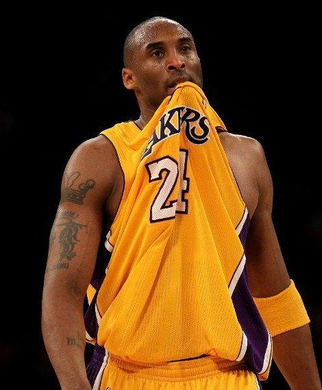 记者：除非大规模卖人，否则曼联不太可能继续追求多纳鲁马（记者称：若不大规模清洗阵容，曼联难以继续追逐多纳鲁马）