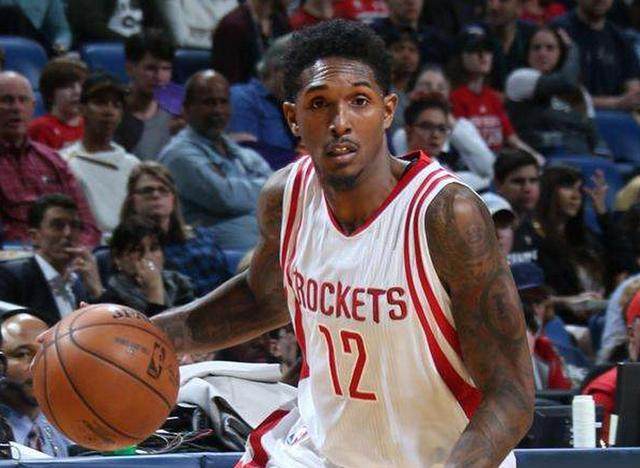 拉卡泽特回到酋长球场，观看并解说枪手对阵拜仁的比赛（拉卡泽特重返酋长球场，现场观战并解说阿森纳对阵拜仁）