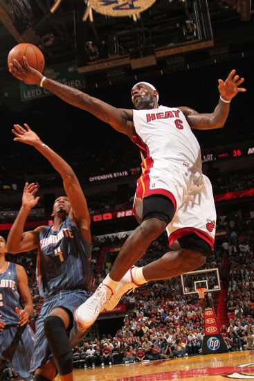 广厦男篮张帆末节绝杀山东（张帆末节绝杀助广厦力克山东）