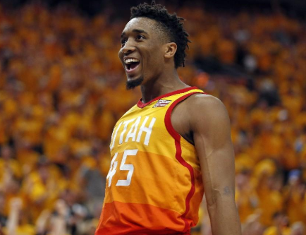 奥格斯堡vs勒沃库森：亚基奇、凯文-施洛特贝克首发，希克、霍夫曼出战（奥格斯堡战勒沃库森：亚基奇、凯文-施洛特贝克先发，希克、霍夫曼登场）