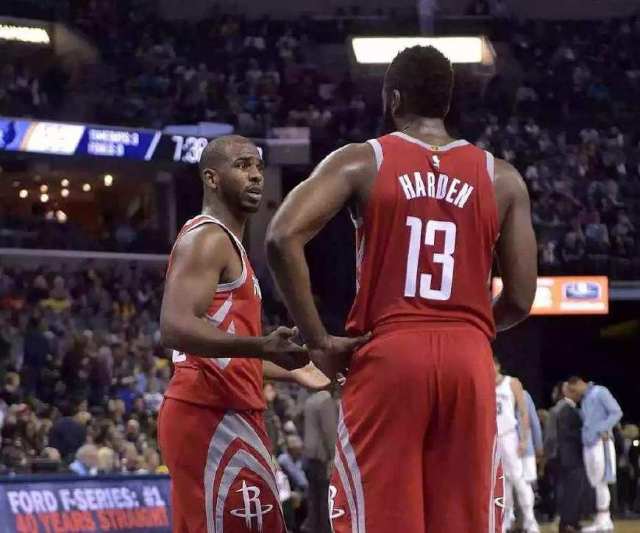 西甲：皇马客场2-2战平比利亚雷亚尔（西甲联赛：皇马客场与比利亚雷亚尔2-2握手言和）