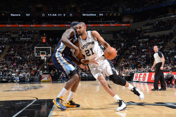 马卡：阿劳霍目前最有可能是在圣诞假期后回归巴萨（马卡报：阿劳霍大概率将在圣诞假期结束后回归巴萨）