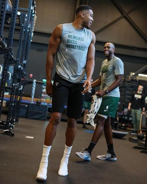 欧洲区预选赛格局混乱（欧洲区预选赛形势错综复杂）