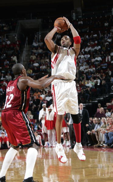 CBA杯战报：王哲林17分7板，上海111-72狂胜四川（CBA杯快讯：王哲林砍下17分7篮板，上海111-72大胜四川）