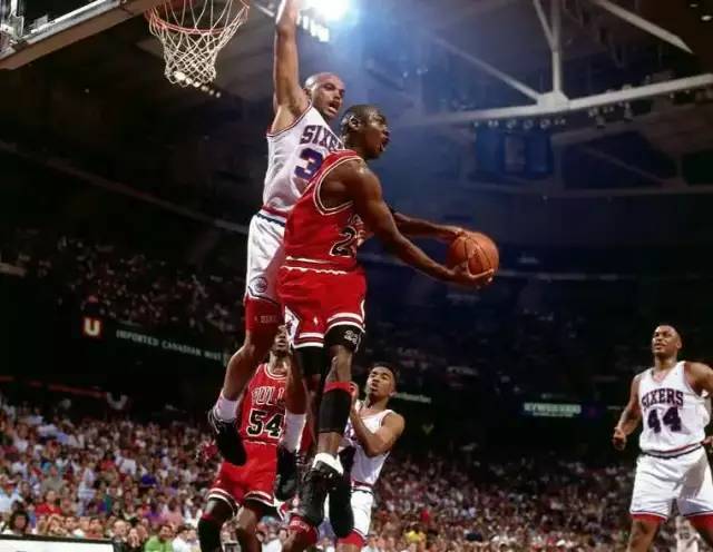 法尔克：纽卡等队曾想引进卡尔，但拜仁抢先与球员完成续约（法尔克：纽卡等队曾追卡尔，拜仁先一步与其完成续约）