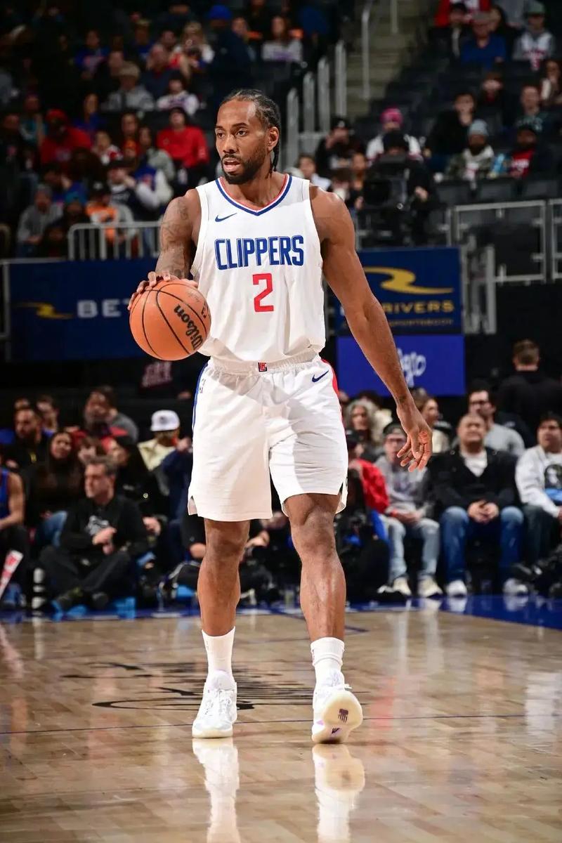 篮球火箭助教临场指挥表现亮眼（火箭助教临场指挥出色）