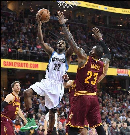 全队为他让出最佳出手机会（全员为他腾出最优出手空间）