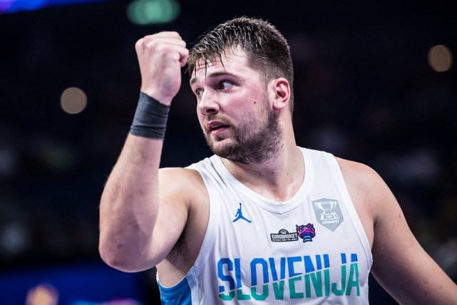 成都1-2不敌河南无缘夺冠，赛后官微大量球迷留言表示失望（成都1-2负于河南无缘冠军，赛后官微涌现大量失望留言）